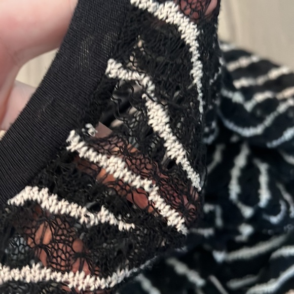 Soprano mesh see through black and white knit top used size medium - Picture 4 of 4